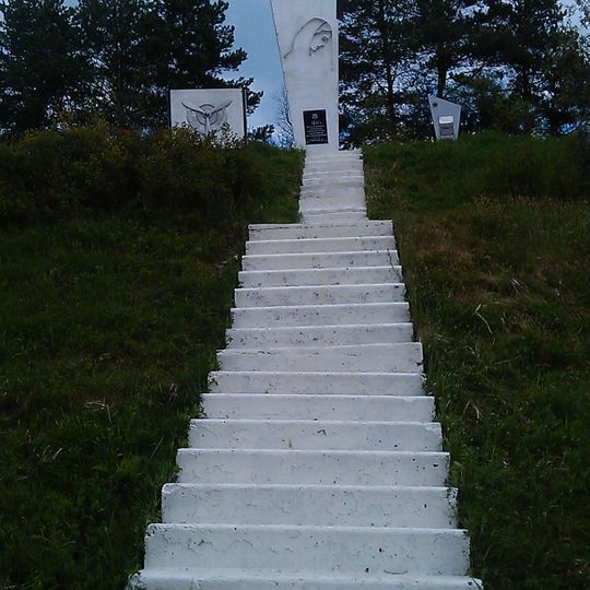 Место, где героически сражался отряд десантников и погиб экипаж бомбардировщика