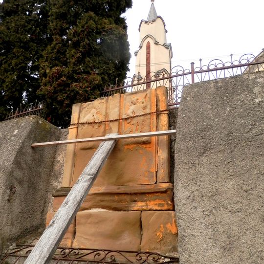 Kostol Krista Kráľa, náhrobník