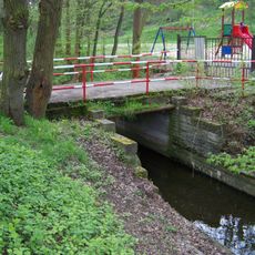 Most přes Rokytku k dětskému hřišti Hájová