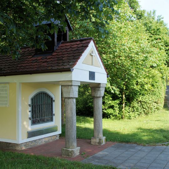 Kapellenausstattung in der erneuerten Wegkapelle