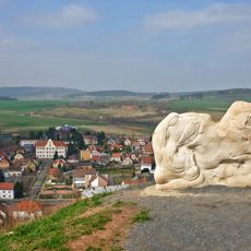 Plastika "Havran" u Schillerovy rozhledny nad Kryry