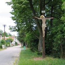 Dřevěný pamětní kříž v Tuchoměřicích