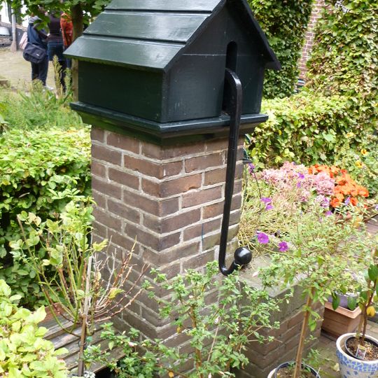 Pomp op de binnenplaats