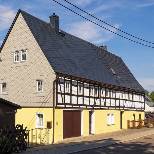 Wohnhaus Hauptstraße 2; 3