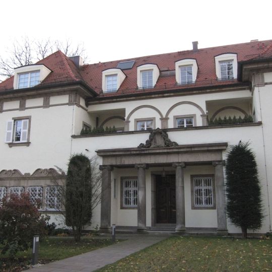 Schlossartige Villa