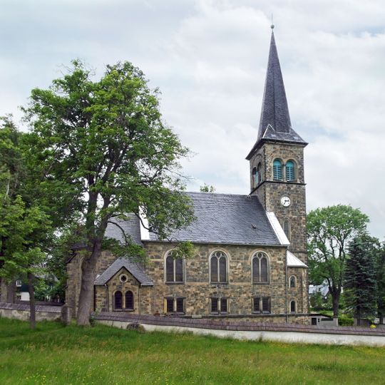 Kirche mit Kirchhof und Einfriedung sowie Allee zum Pfarrhaus Kirchplatz 3
