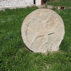 Hraniční kámen - kruhová stéla