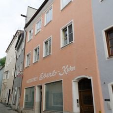 Wohn- und Geschäftshaus