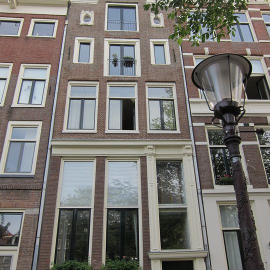 Pand met halsgevel met oeils-de-boeuf