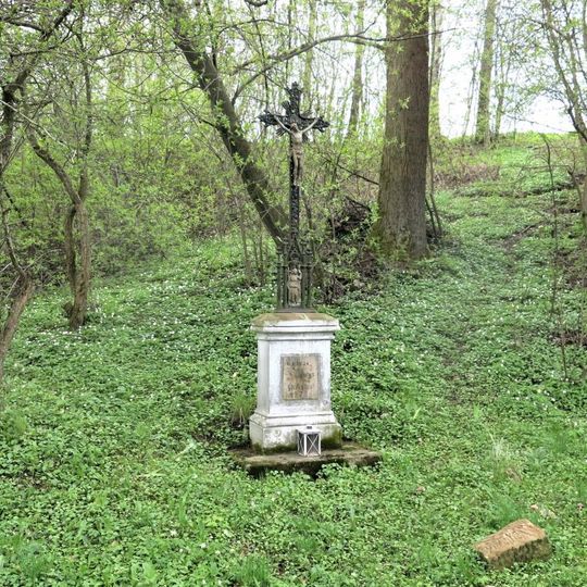 Kříž poblíž domu 105 v Lindavě