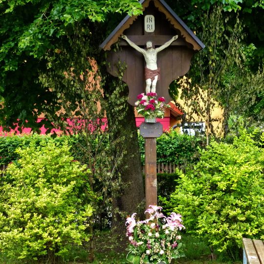 Wegkreuz unter Linde