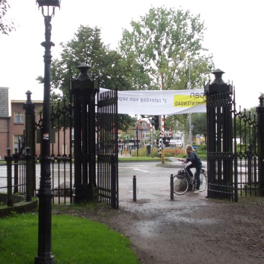 De schaffelaar: toegangshek