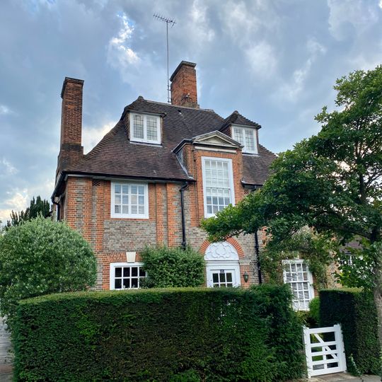 13, Erskine Hill Nw11