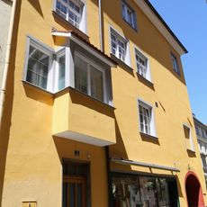 Wohn- und Geschäftshaus