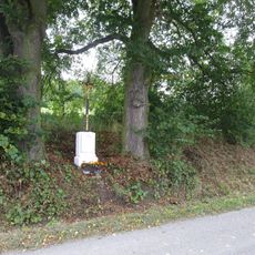 Kříž nad Všeruby u silnice - třetí od Plzně