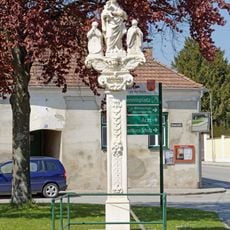 Mariensäule mit Gemeindebrunnen am Häferlmarkt