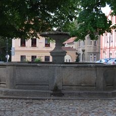 Kašna na náměstí Mikuláše z Husi