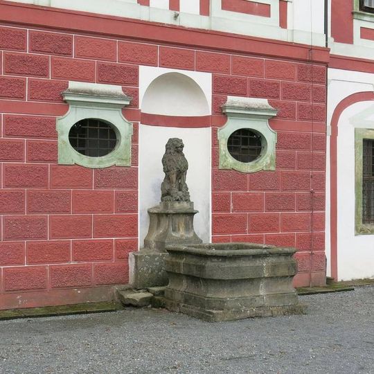 Kašna u zdi zámku v Mnichově Hradišti