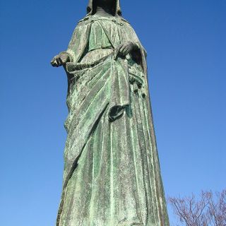 Monumento à Rainha Santa Isabel