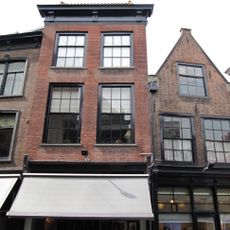 Pand met hoge lijstgevel