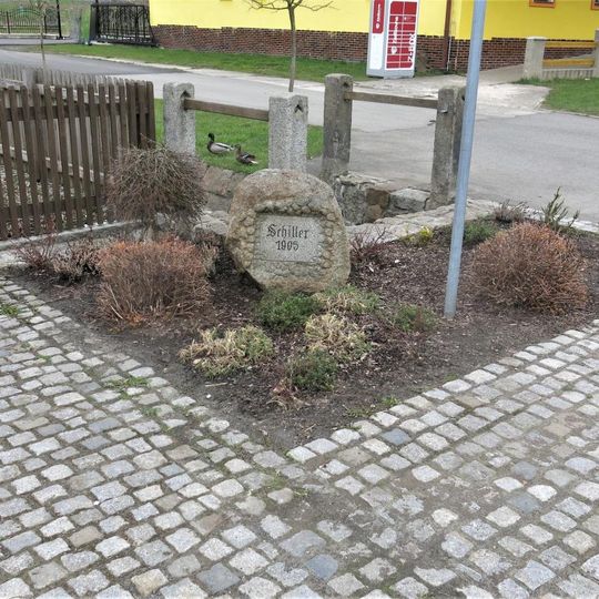 Schillerův pomník v centru Lipové