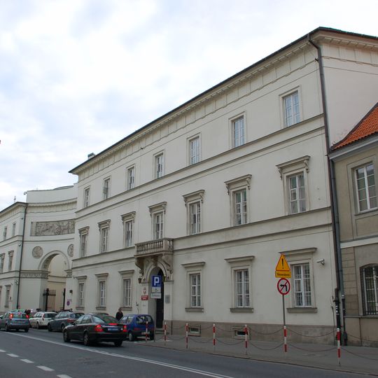 Budynek bramny pałacu Paca-Radziwiłłów