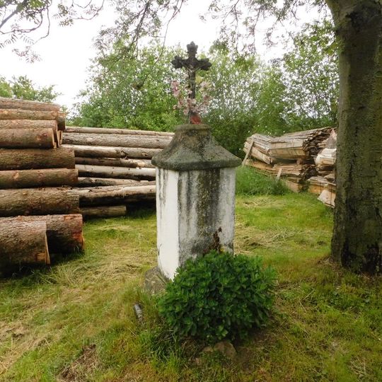 Kříž u cesty severně od Senožat