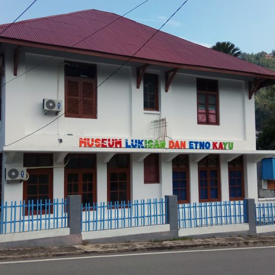 Museum of Paintings and Ethnos of Wood