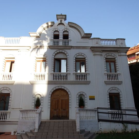 Antiguo Edificio de Oficinas y Vivienda de una Serrería y Antiguo Sanatorio Santa Rosa