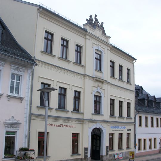 Wohnhaus in geschlossener Bebauung Fürstenplatz 9