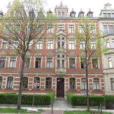 Mietshaus in geschlossener Bebauung mit Vorgarten Weststraße 38