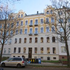 Mietshaus in geschlossener Bebauung mit Vorgarten Franz-Mehring-Straße 50