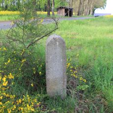 Wegestein (200 m südlich vom Ortseingang Strohschütz)