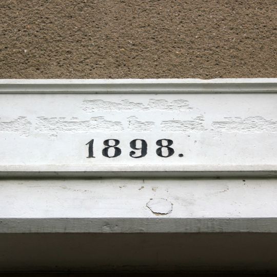 Schule mit Gedenktafel für Korla Awgust Kocor Warthaer Dorfstraße 30