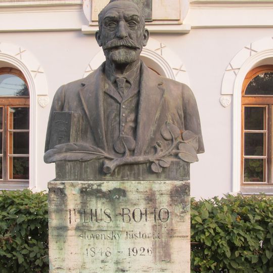 1. slov. patronát. gymnázium, pomník s bustou