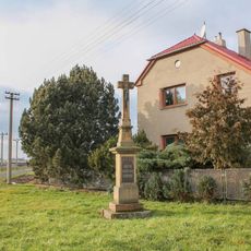 Kříž na okraji Štarnova na rozcestí