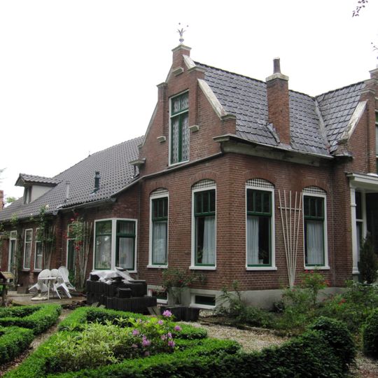 Voorm. winkelwoning annex bakkerij met aangebouwde schuur
