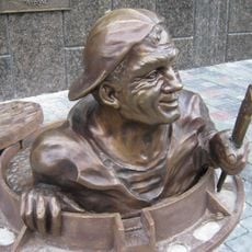 Complex of monuments to plumber, man-invisible and 12th chair