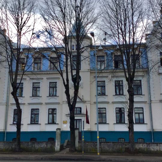 Dzīvojamā ēka, tagad administratīvā ēka