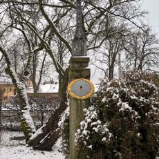 Kříž před domem čp. 1093 v Novoměstské ulici