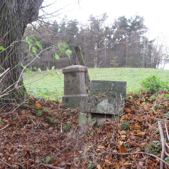 Kříž jižně od Slatiny