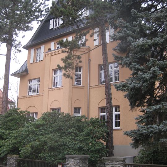 Villenartiges Wohnhaus mit Garten und Einfriedung Liliencronstraße 5
