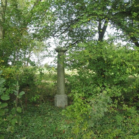 Kříž západně od Zemětic