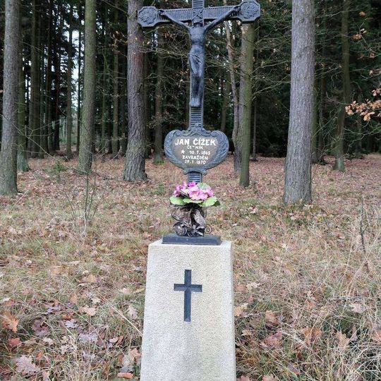 Kříž na místě vraždy četníka Jana Čížka