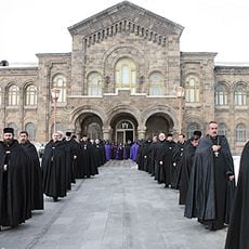 Kutsal Eçmiadzin Ana Makamı