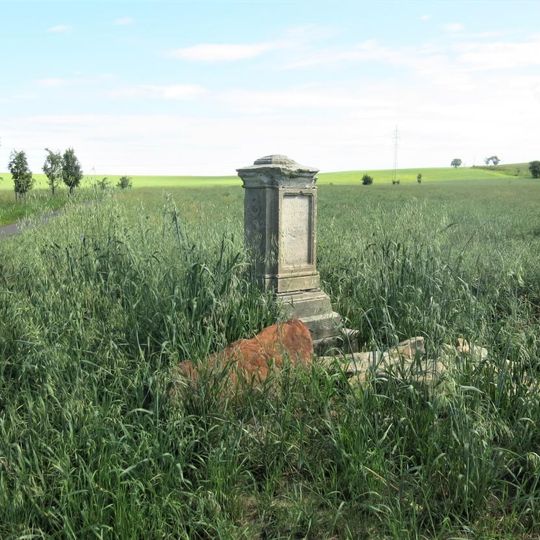 Kříž u polní cesty severně od Dubčan