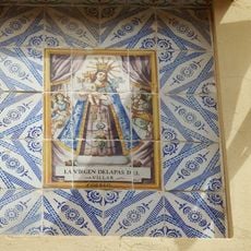 Ceramic panel of Our Lady of Peace at 4 Mayor street