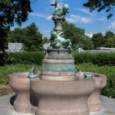 Tilgner-Brunnen, Karlsplatz