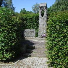 Památník jižně od Chodové Plané