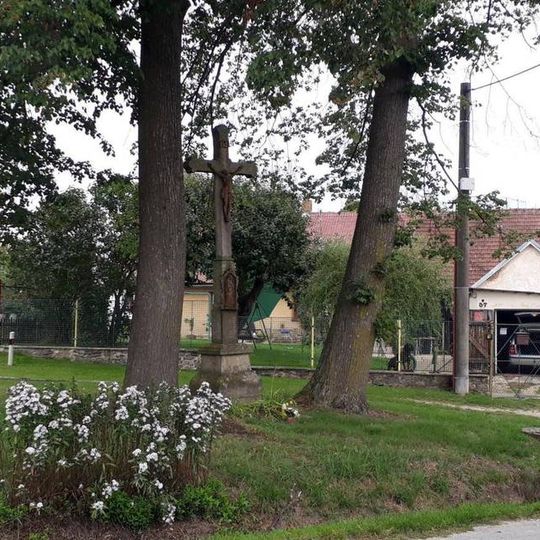 Kříž na rozcestí v Pluhově Žďáru